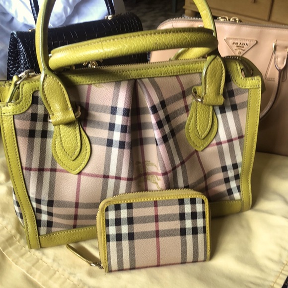 Burberry Handbags - Burberry checkered handbag, please note that it does not have a shoulder strap.